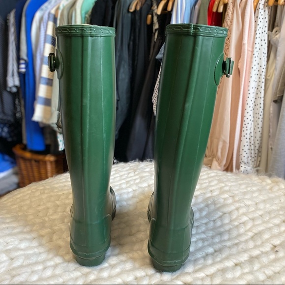 SOLD. Hunter rain boots - Picture 4 of 7